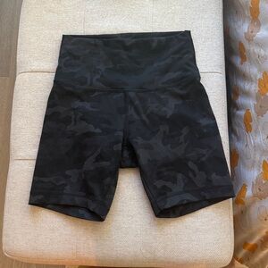 Lululemon Black Camo Shorts size 4